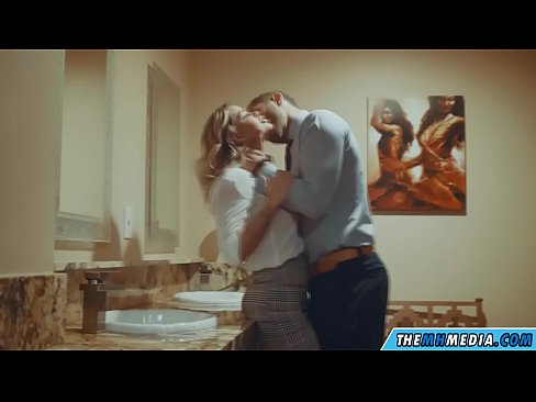 ❤️ Keď vás prsnatá blondínka zvádza na verejných toaletách Šukanie video na sk.extratorrents.top ❤